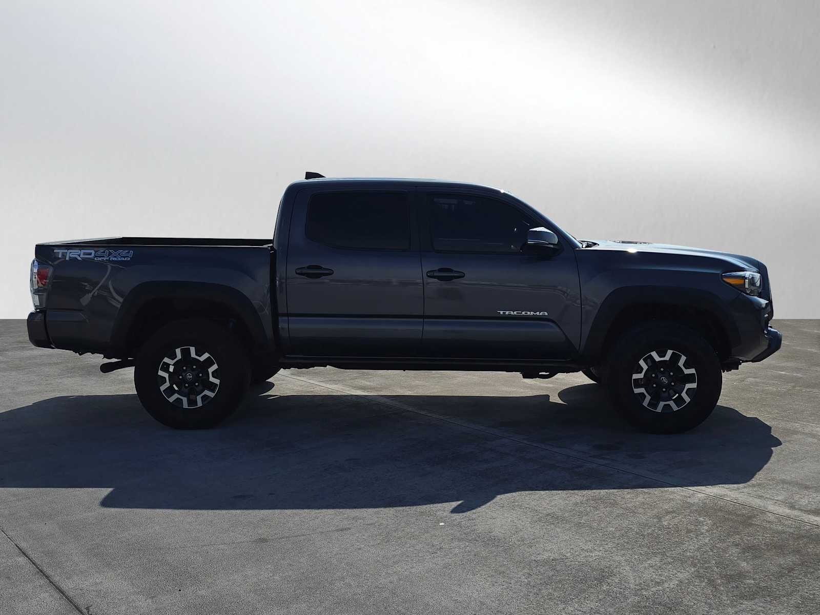 2020 Toyota Tacoma TRD V6 photo 2