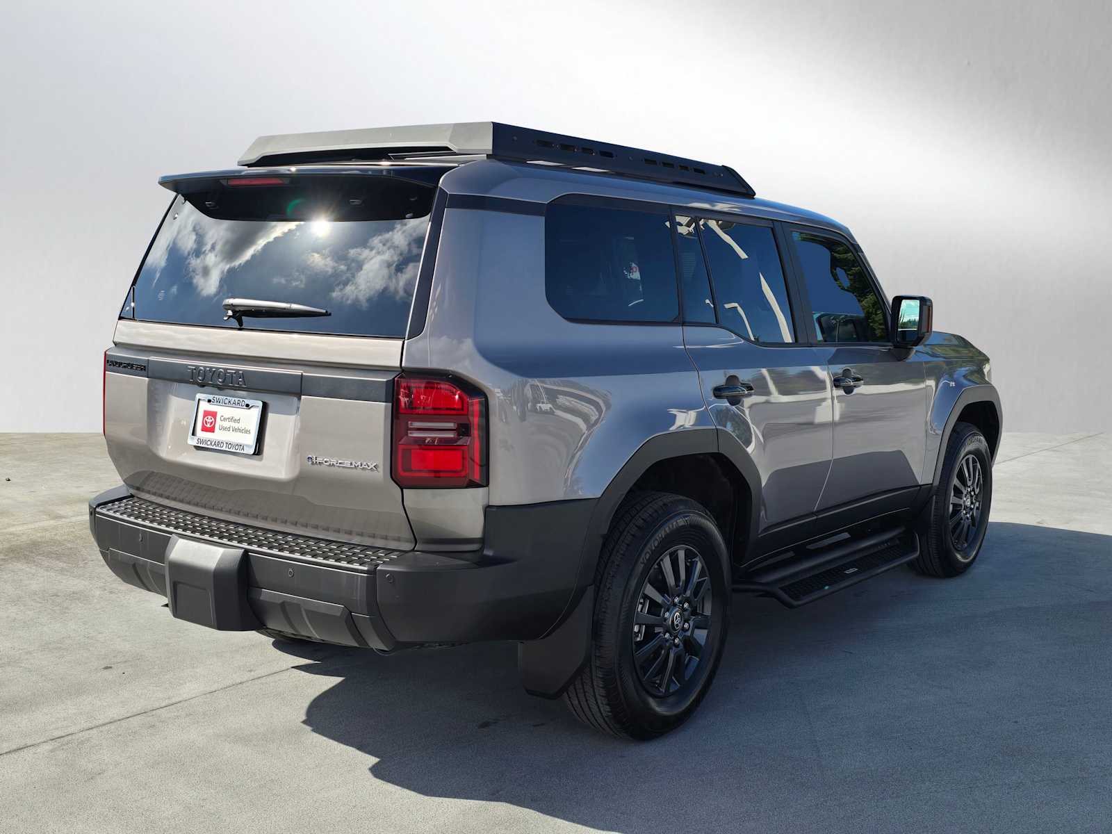 2025 Toyota Highlander Hybrid photo 3