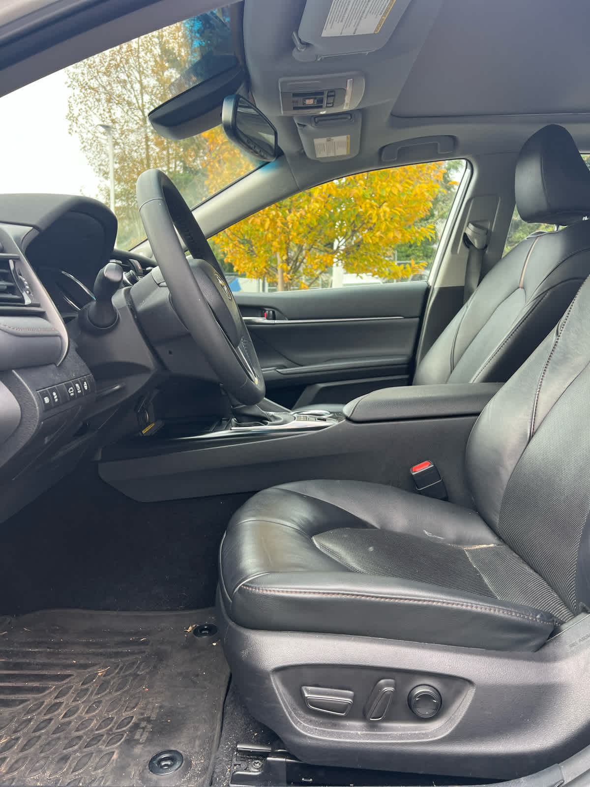 2020 Toyota Camry XLE photo 2