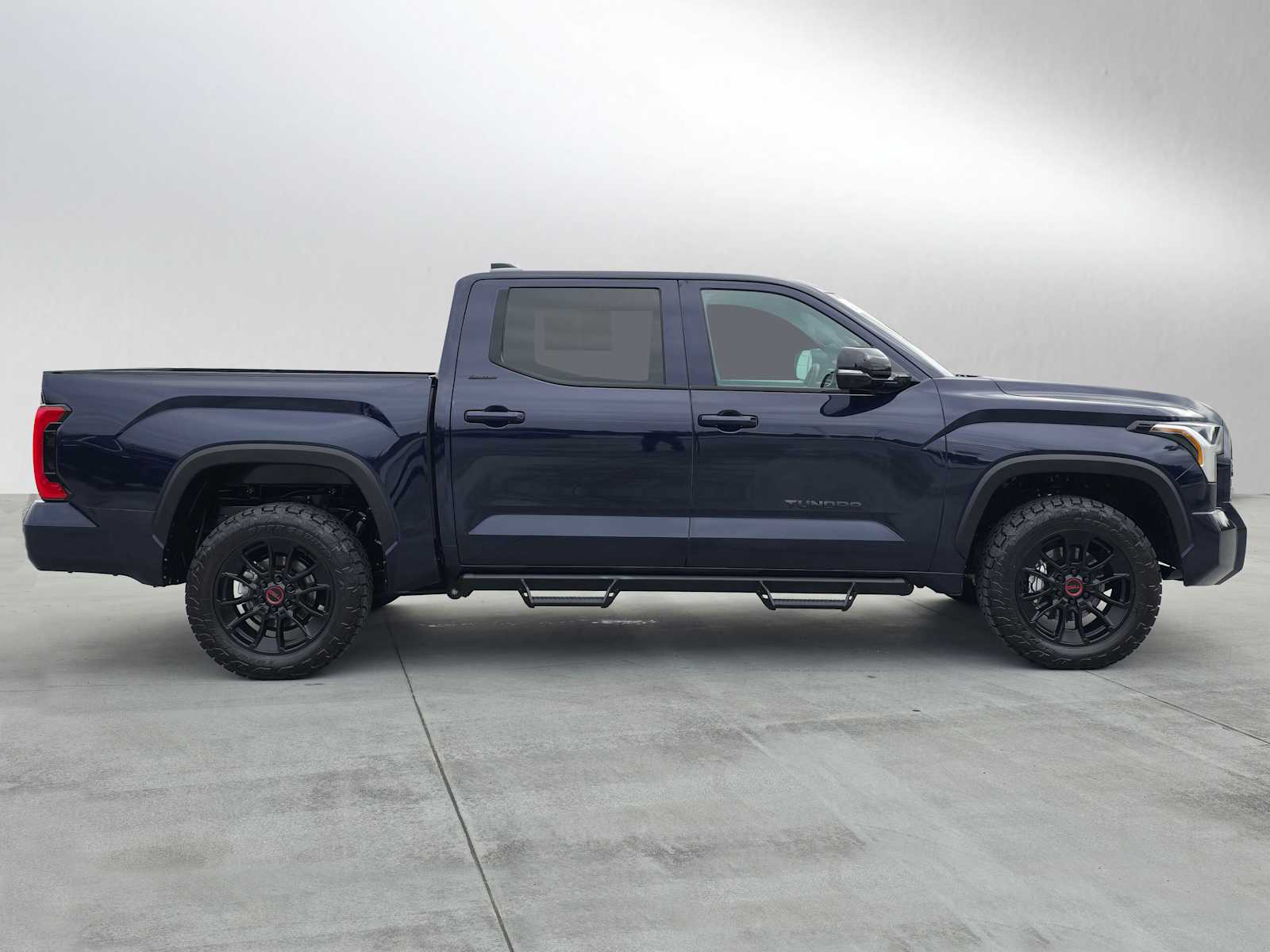 2025 Toyota Tundra Limited photo 2