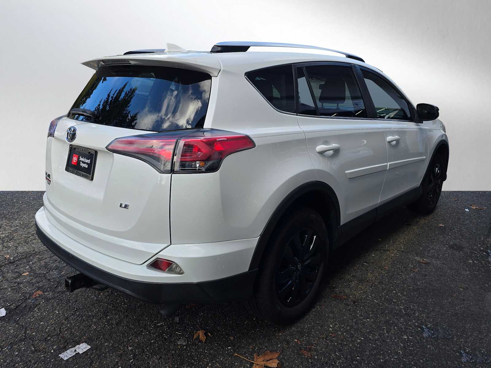 2016 Toyota RAV4 LE photo 3