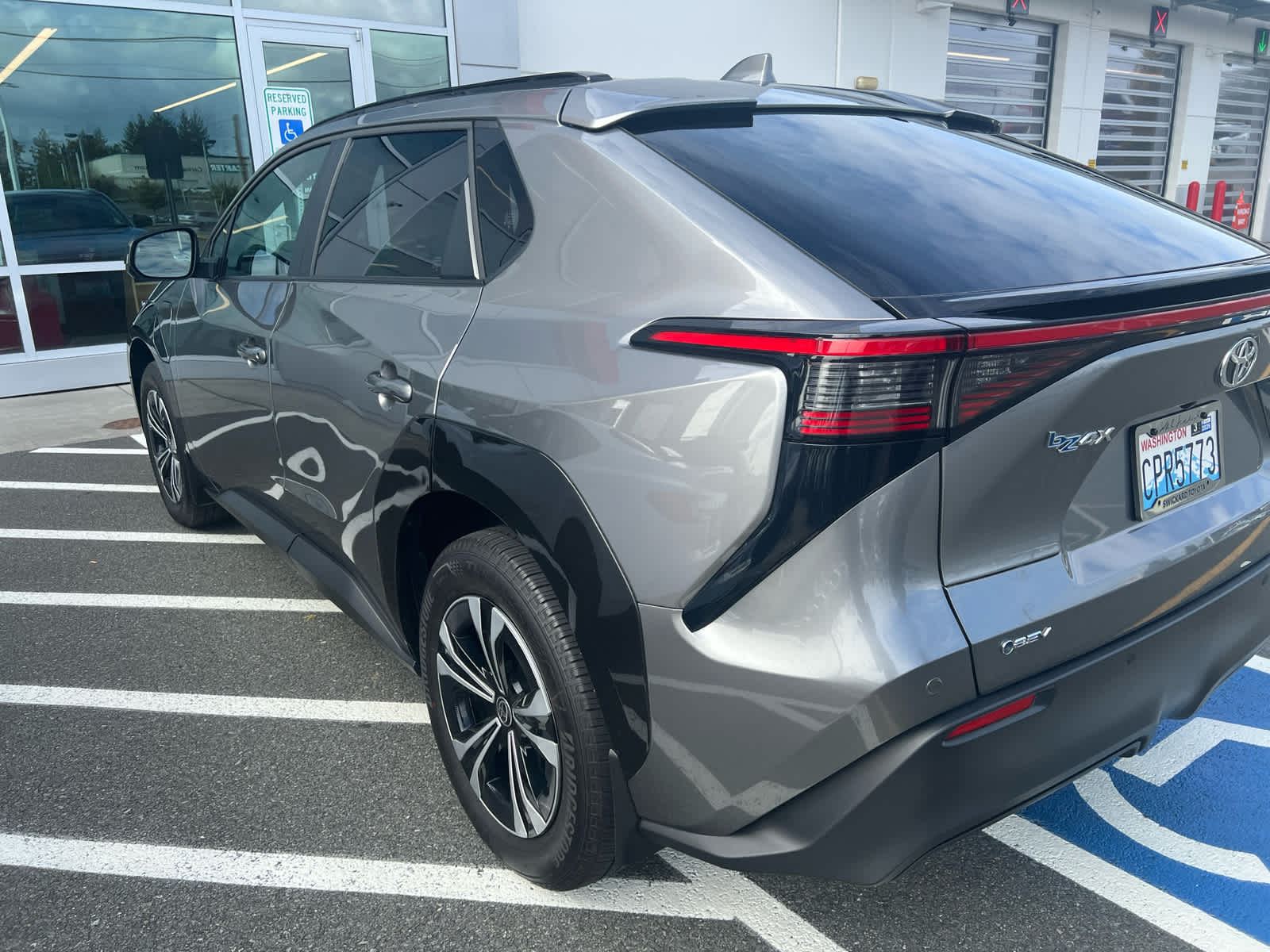 2024 Toyota bZ4X XLE photo 3