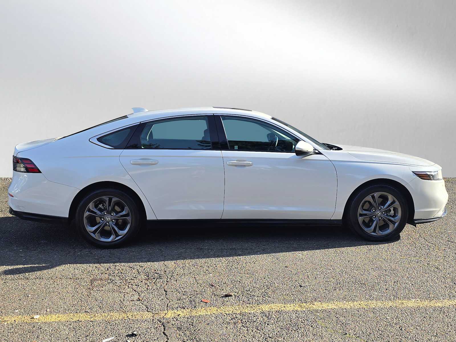 2023 Honda Accord Hybrid EX-L photo 2