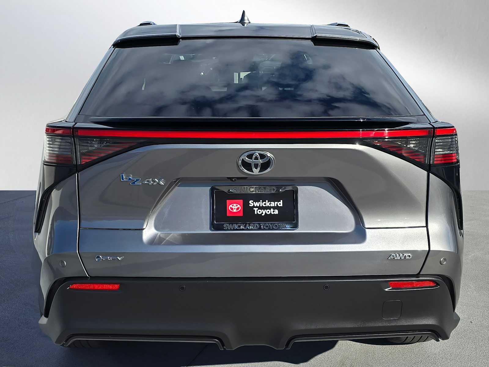 2024 Toyota bZ4X XLE photo 4