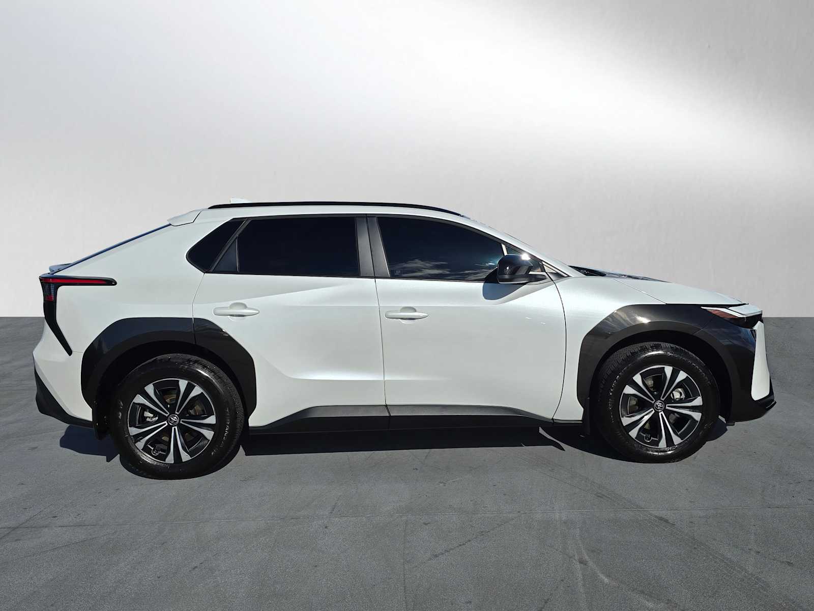 2025 Toyota bZ4X XLE photo 2