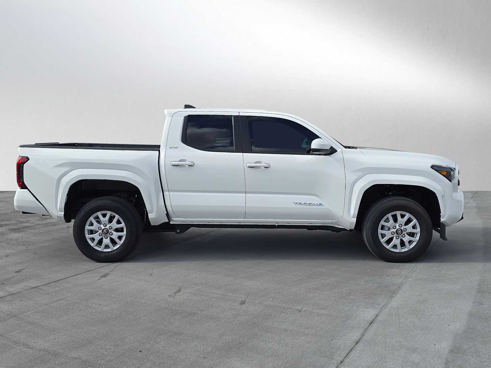 2025 Toyota Tacoma SR5 Double Cab photo 2