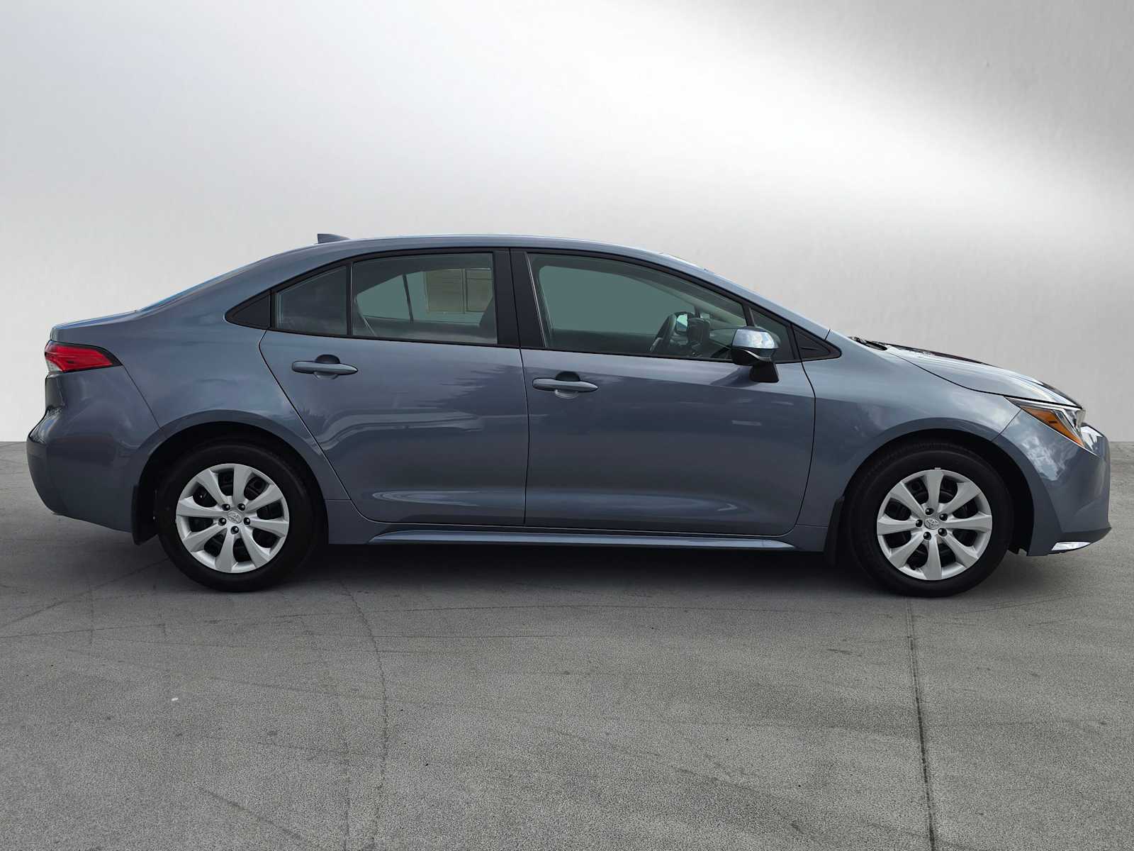 2025 Toyota Corolla LE photo 2