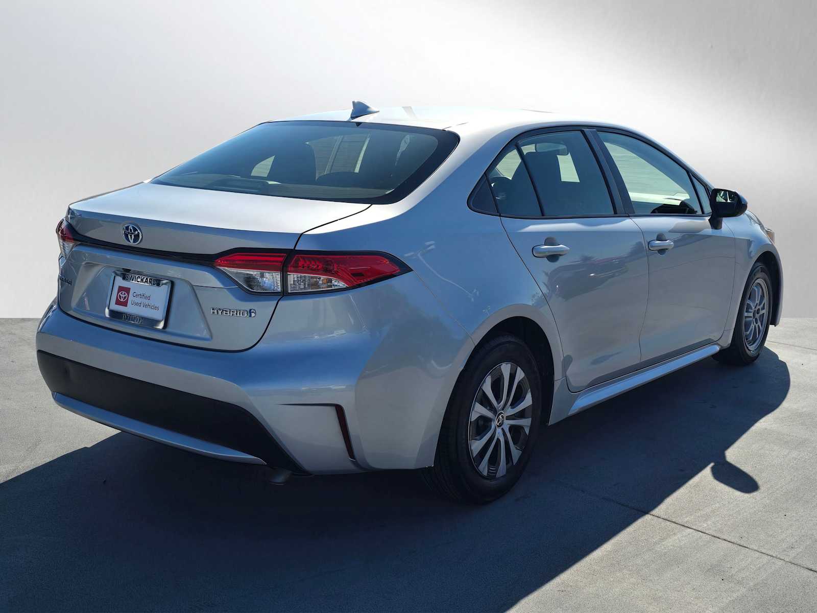 2022 Toyota Corolla Hybrid LE photo 3