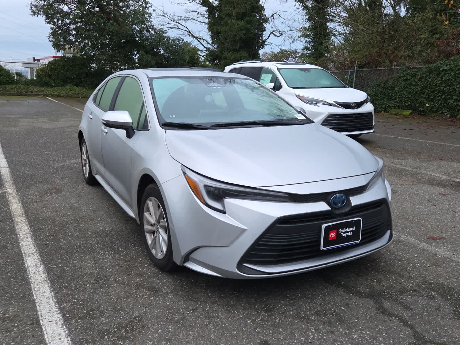 2024 Toyota Corolla Hybrid XLE photo 2