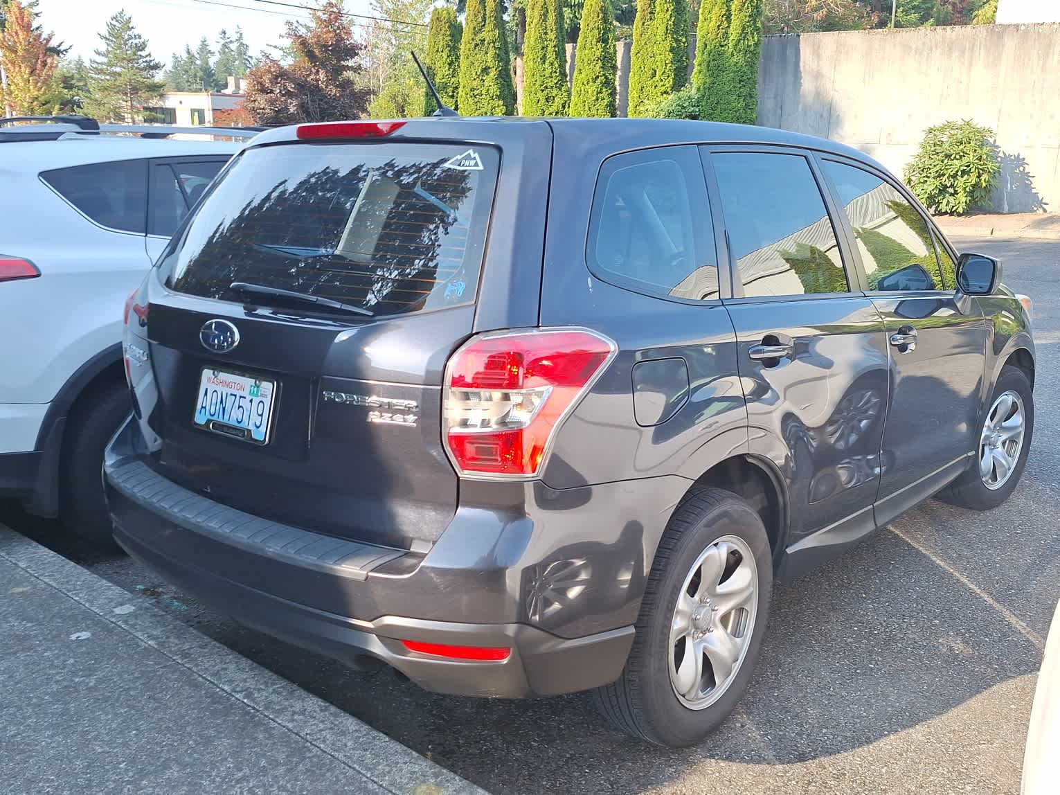 2014 Subaru Forester 2.5i photo 2
