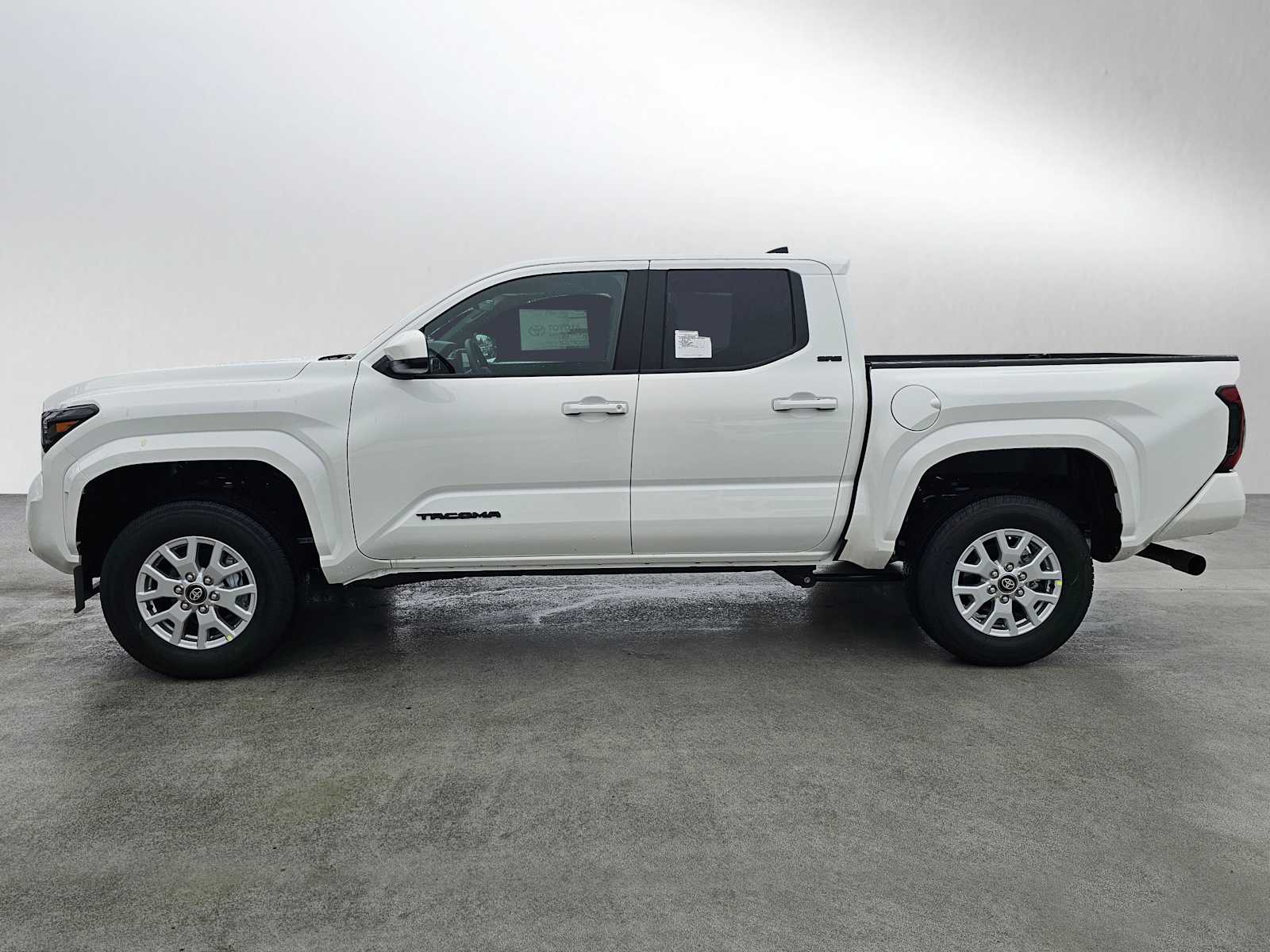 2024 Toyota Tacoma SR5 Double Cab photo 4