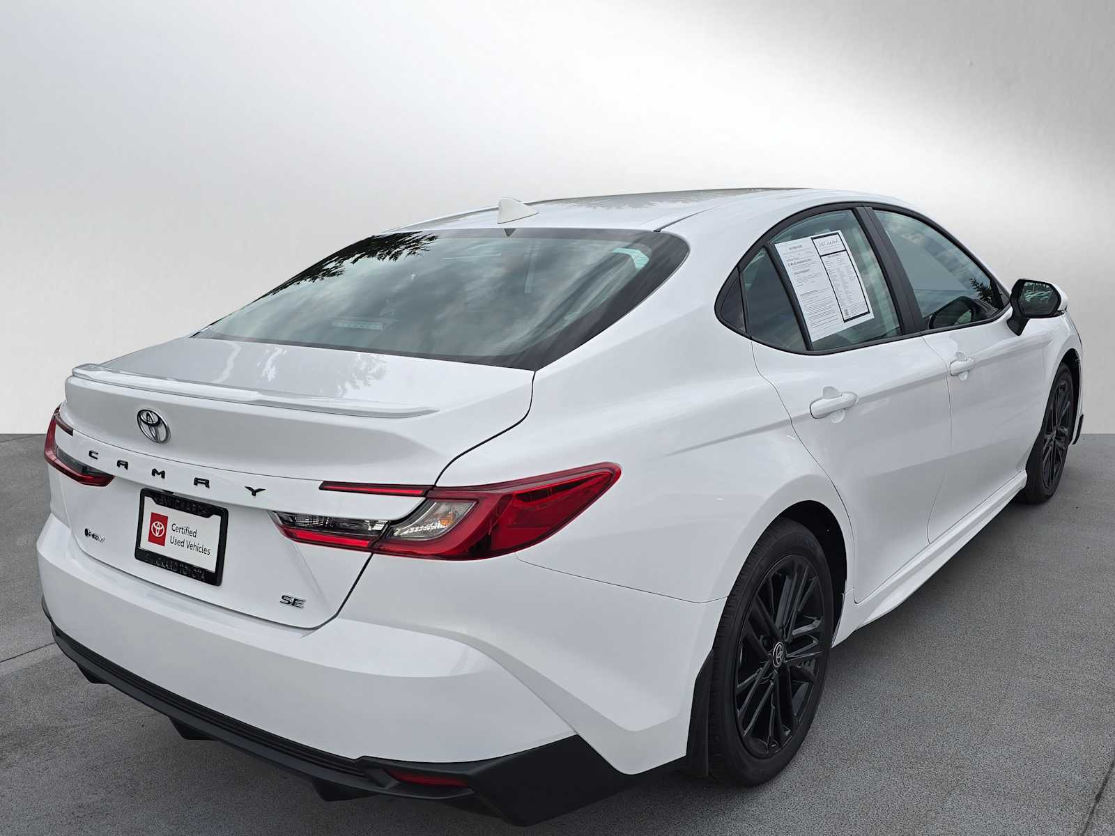 2025 Toyota Camry SE photo 3