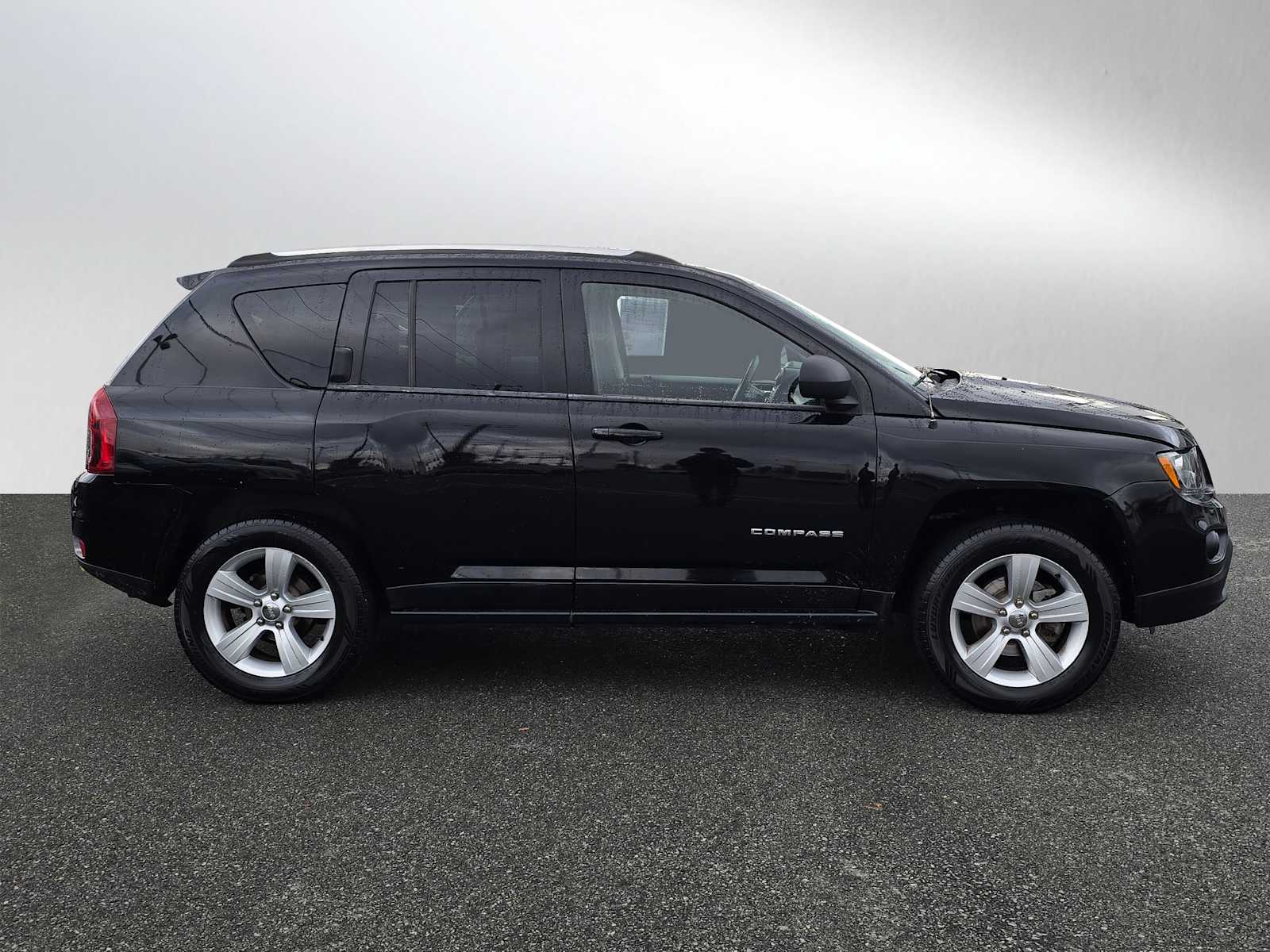 2015 Jeep Compass Sport photo 2