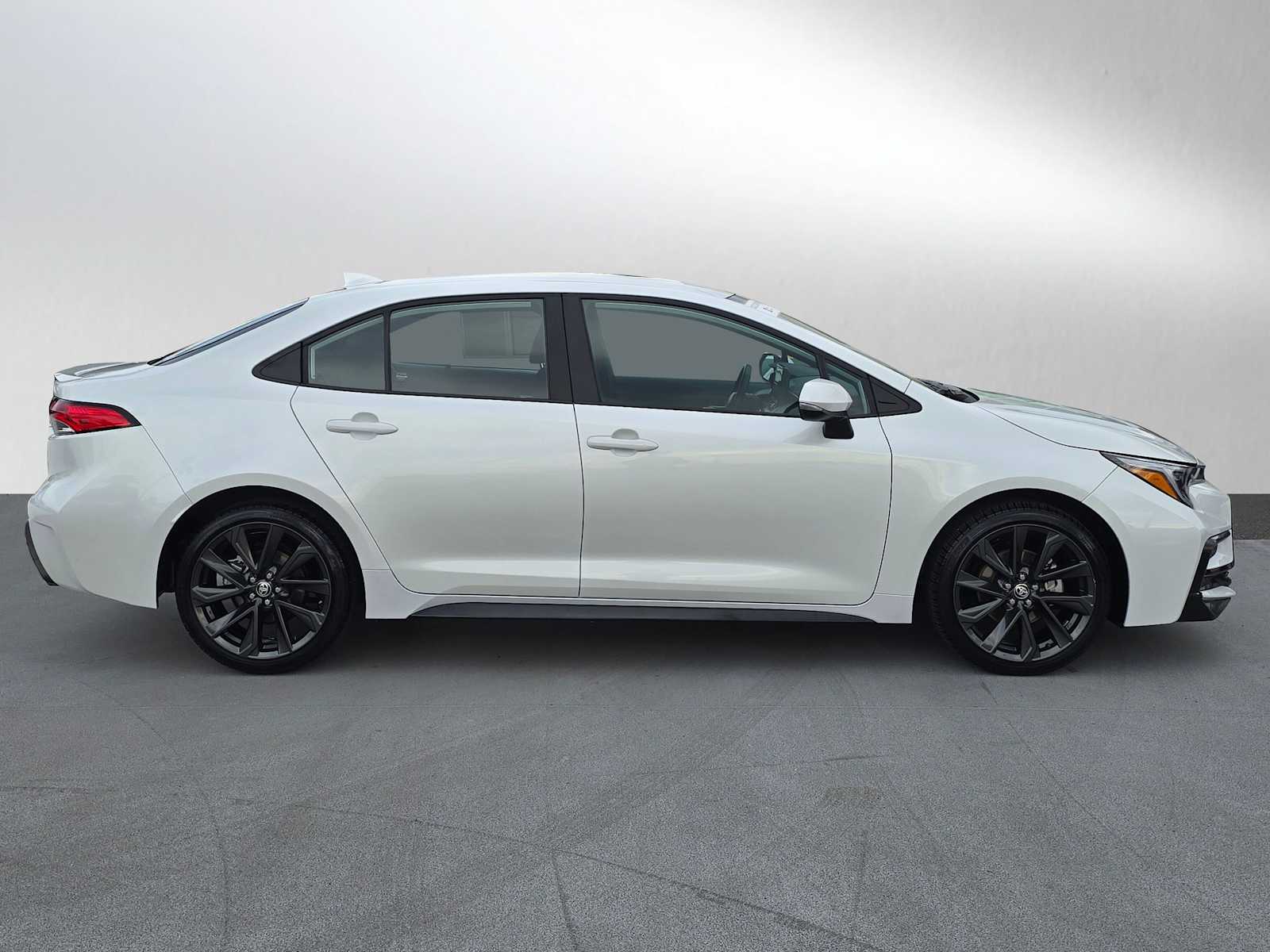 2024 Toyota Corolla SE photo 2