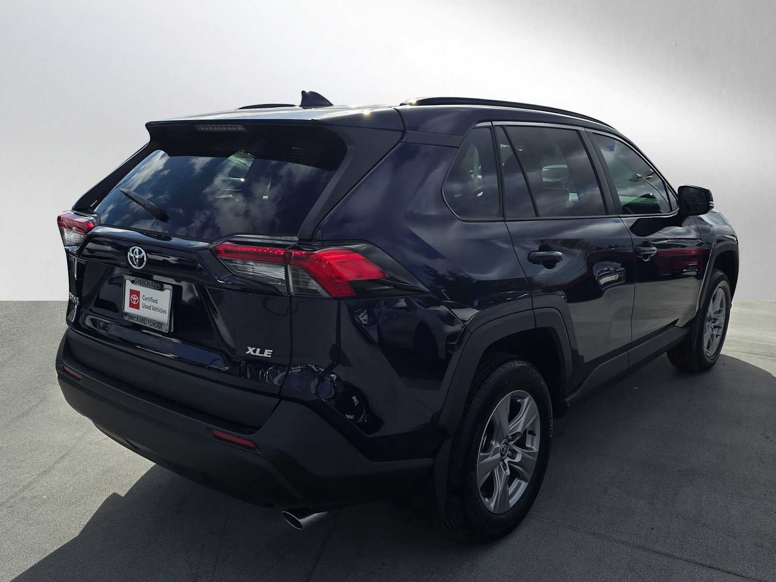 2025 Toyota RAV4 XLE photo 3