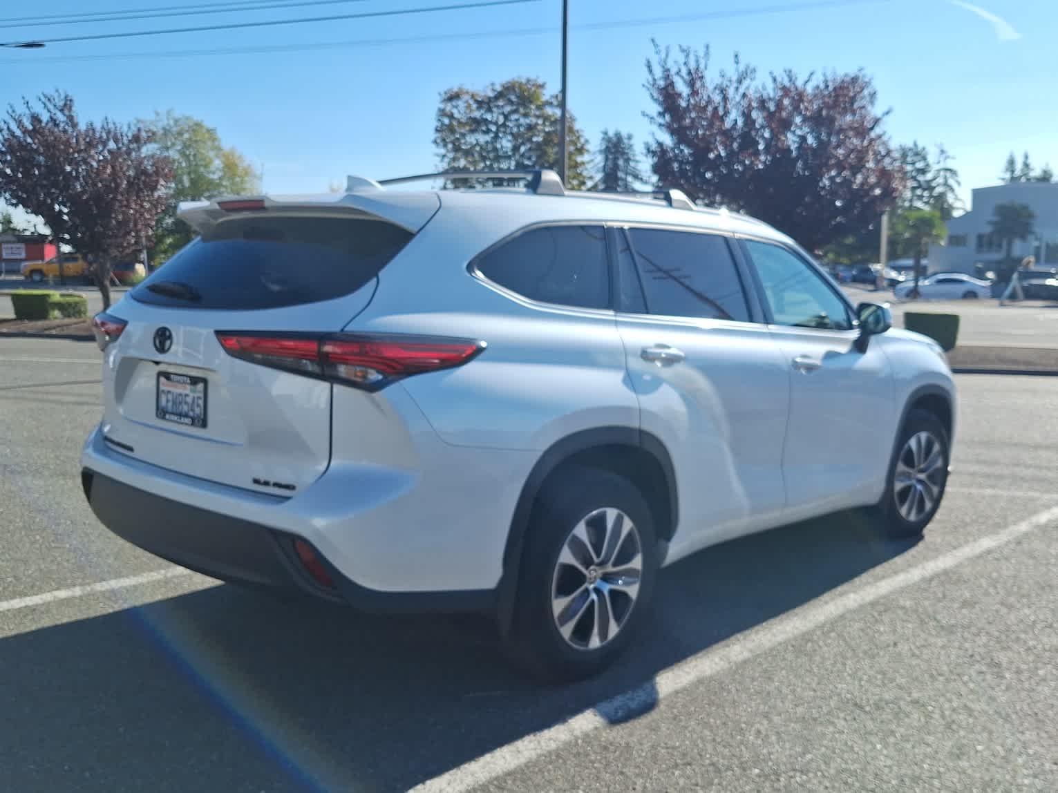 2022 Toyota Highlander XLE photo 2