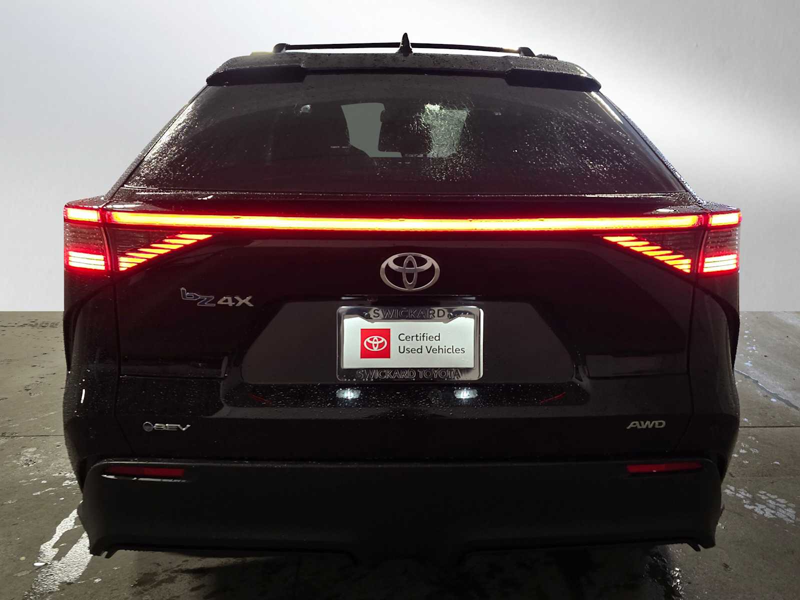 2024 Toyota bZ4X XLE photo 3