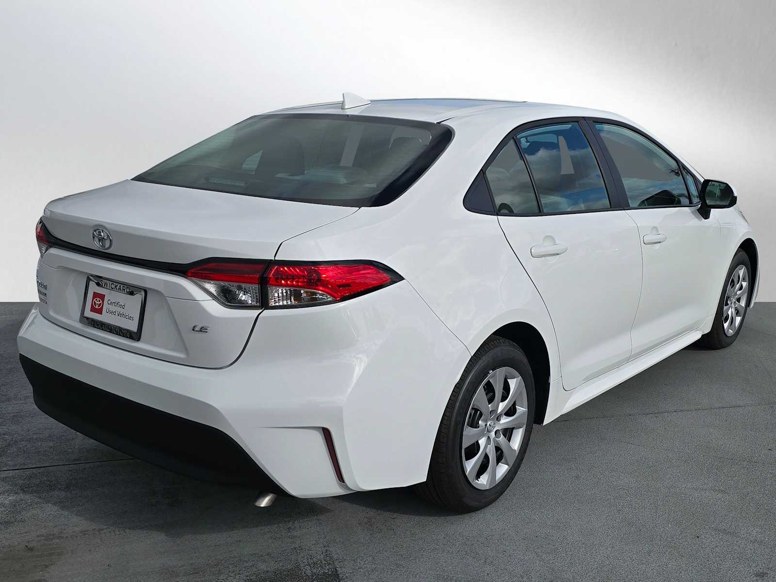2025 Toyota Corolla LE photo 2
