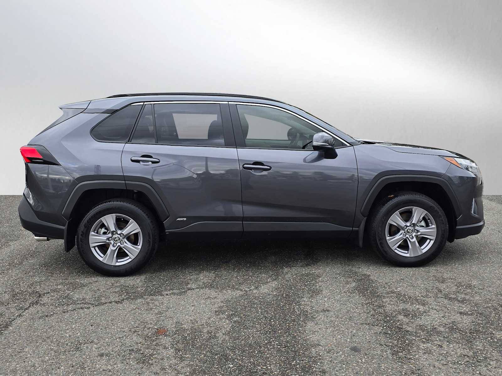 2025 Toyota RAV4 Hybrid LE photo 2