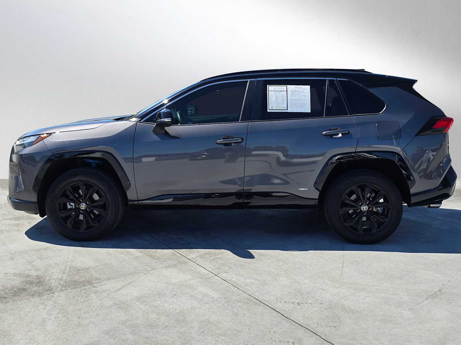 2022 Toyota RAV4 Hybrid XSE photo 4
