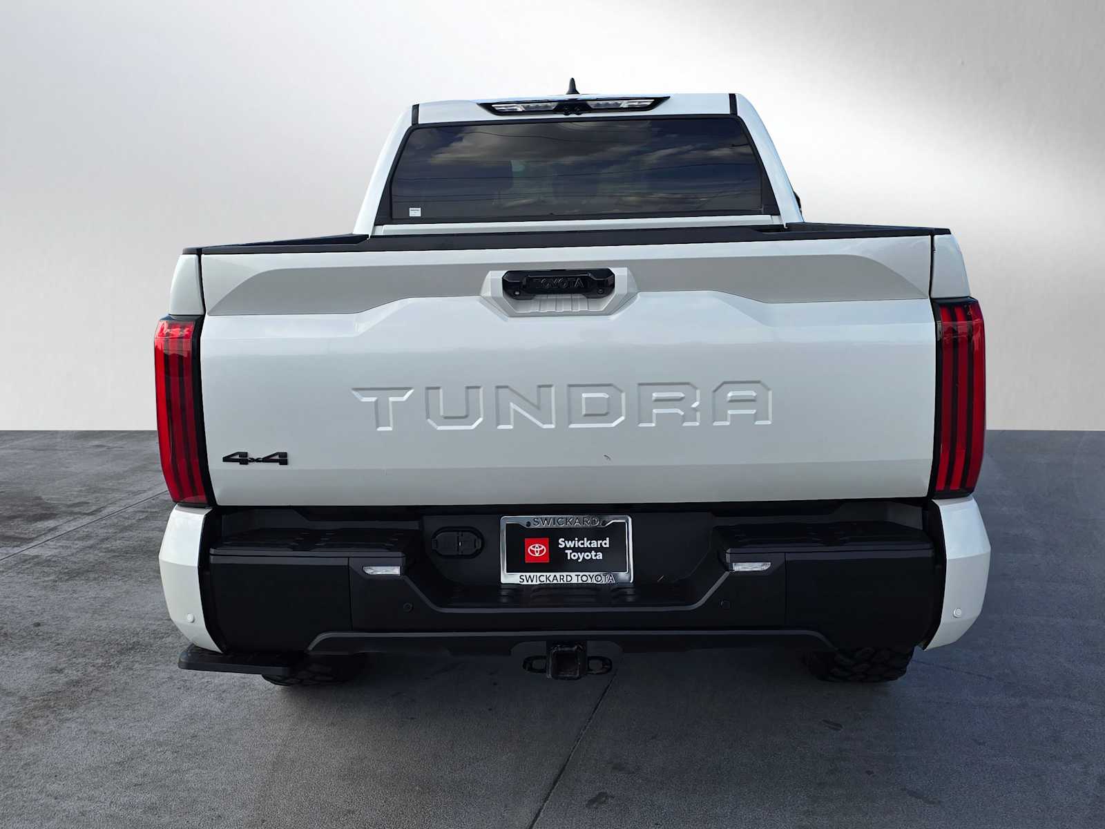 2024 Toyota Tundra Limited CrewMax photo 4