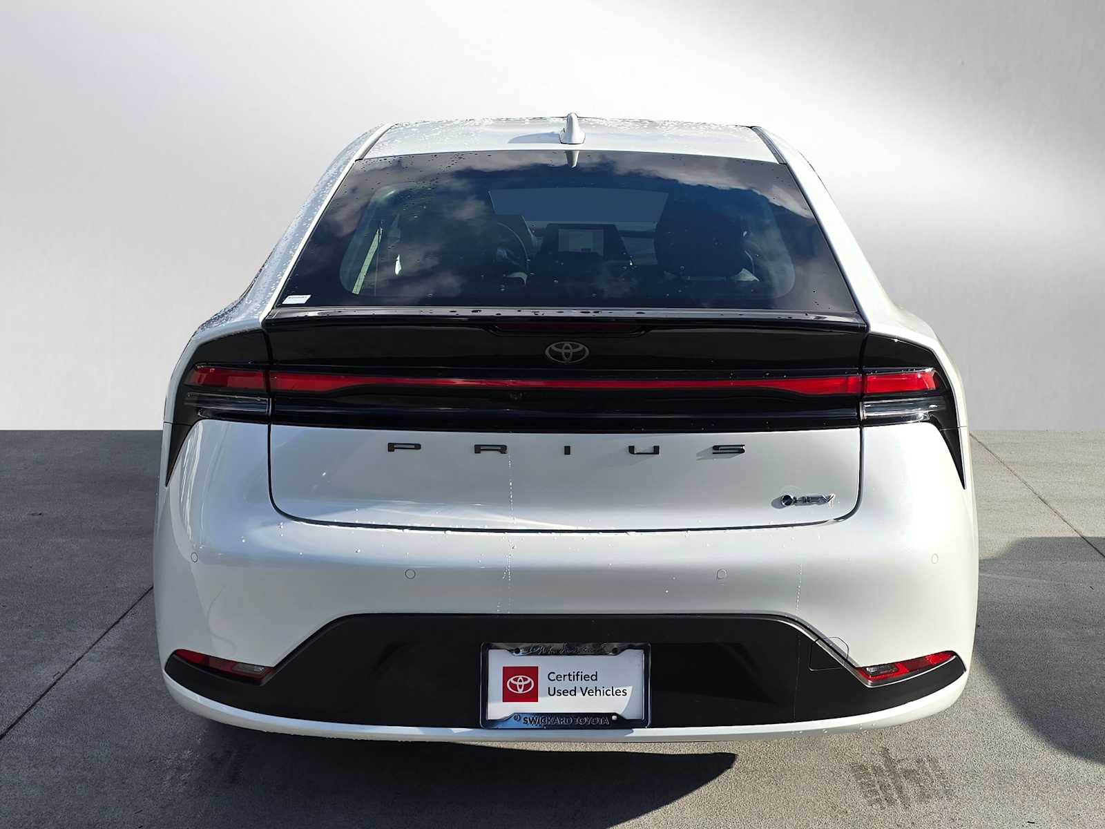 2023 Toyota Prius LE photo 4