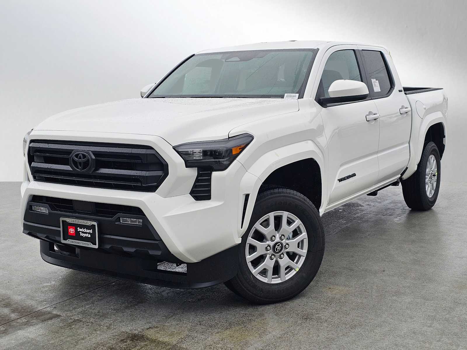 2024 Toyota Tacoma SR5 Double Cab photo 3