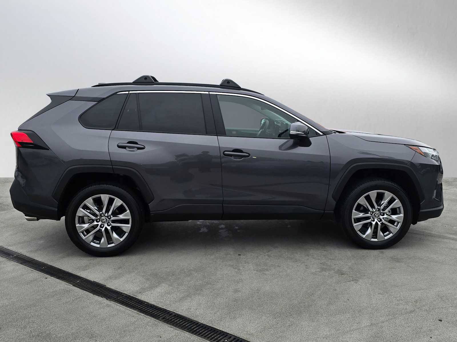 2025 Toyota RAV4 XLE Premium photo 2