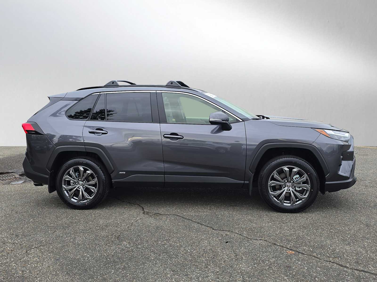 2025 Toyota RAV4 Hybrid XLE Premium photo 2