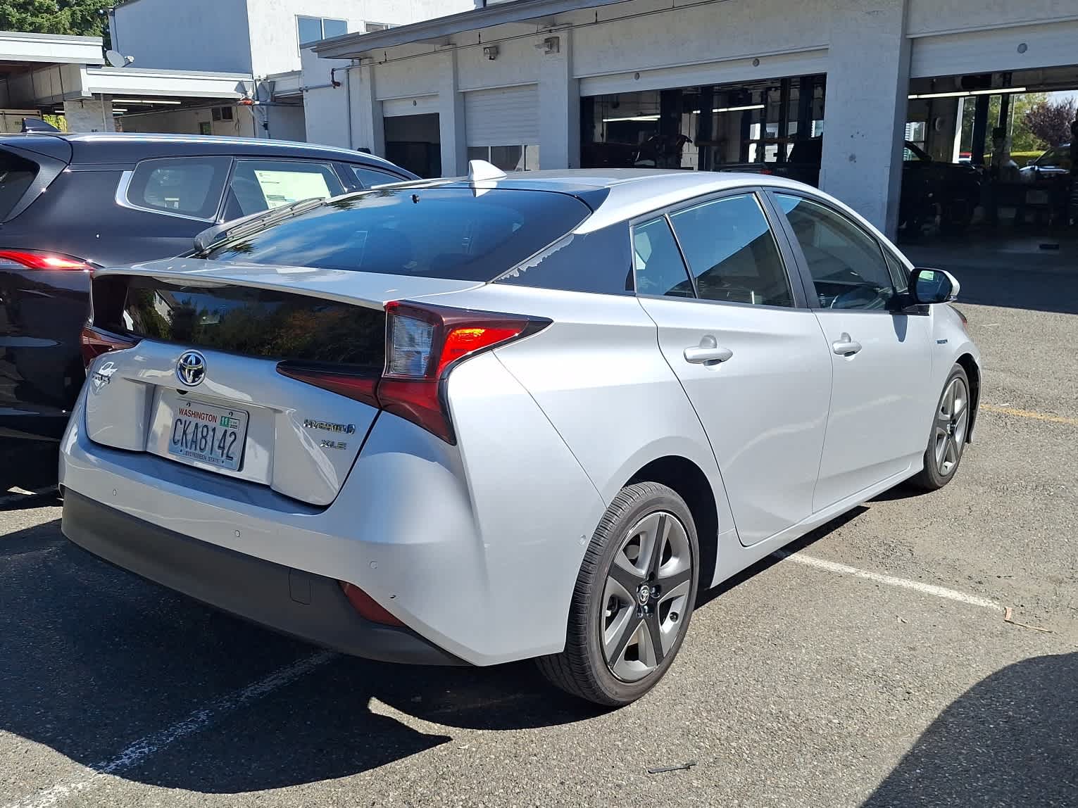 2019 Toyota Prius XLE photo 2