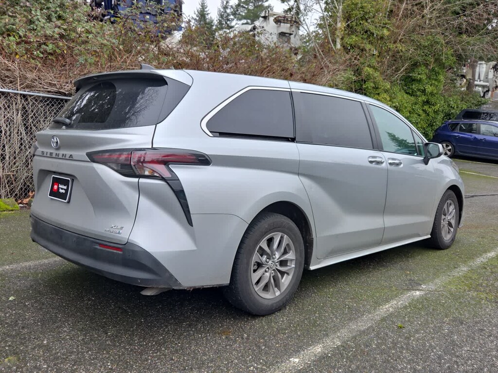 Used 2023 Toyota Sienna XLE 7 Passenger Van Passenger Van