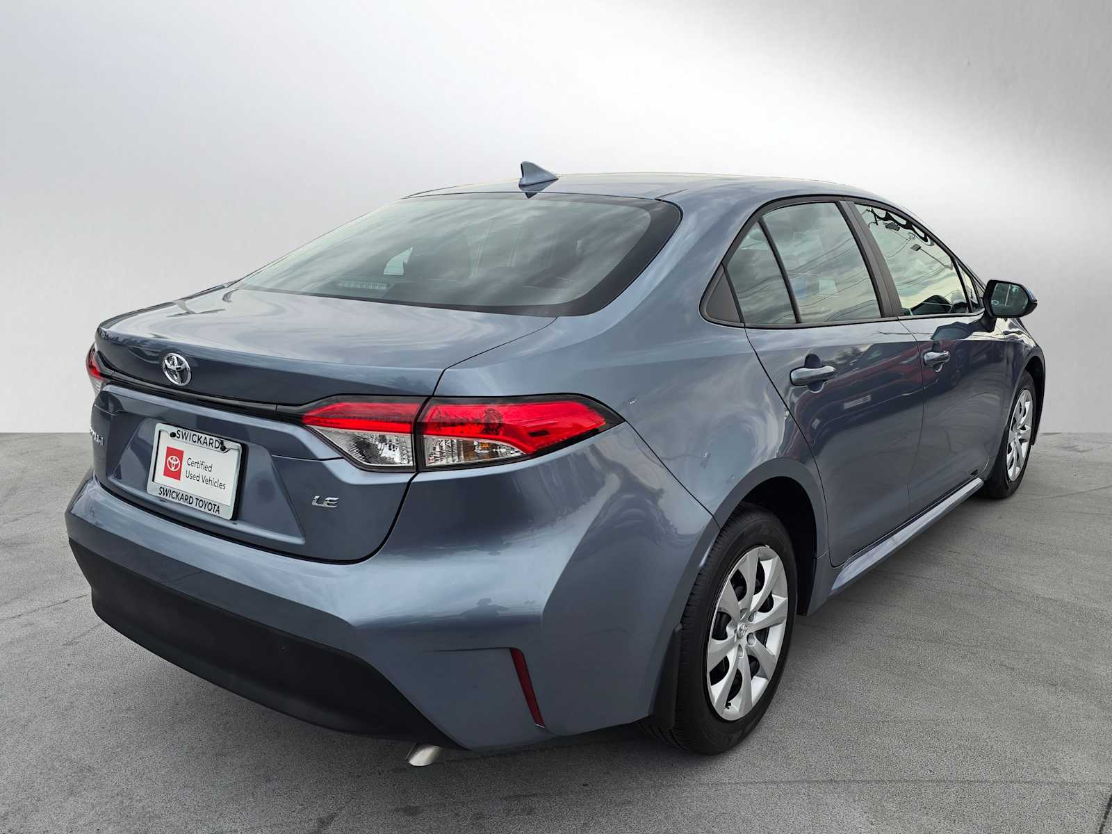 2025 Toyota Corolla LE photo 3