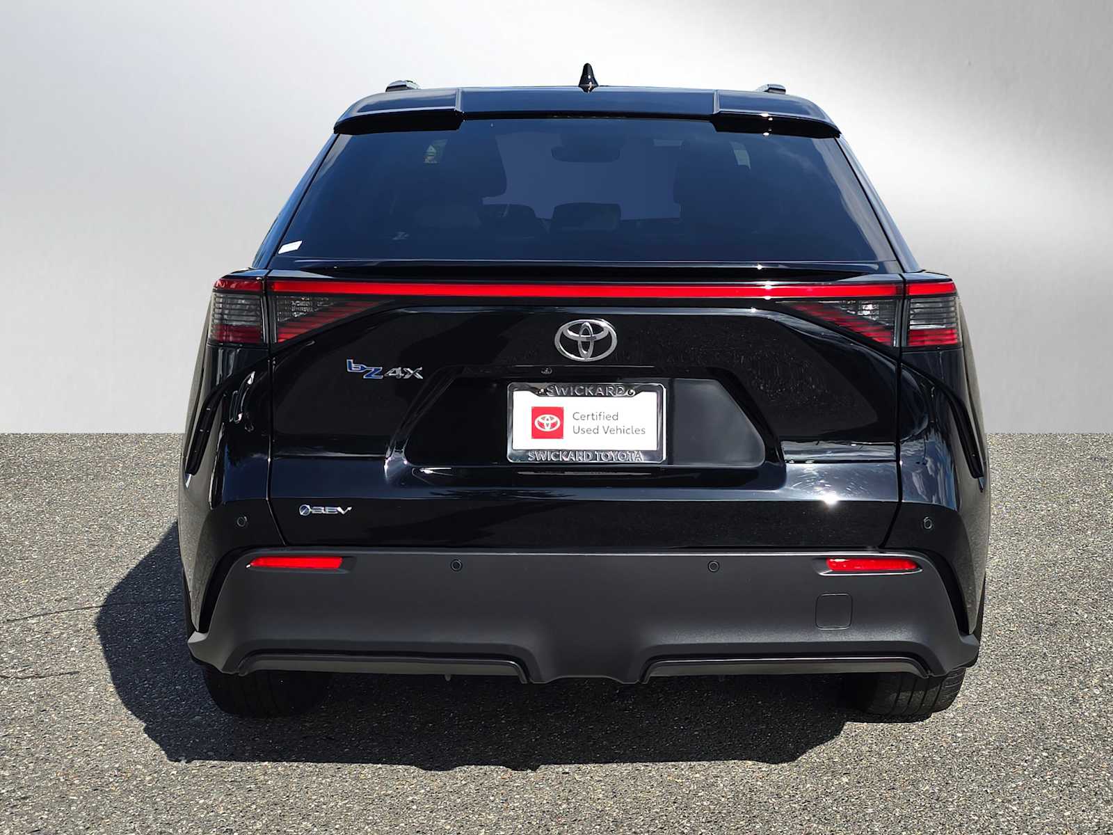 2024 Toyota bZ4X XLE photo 4