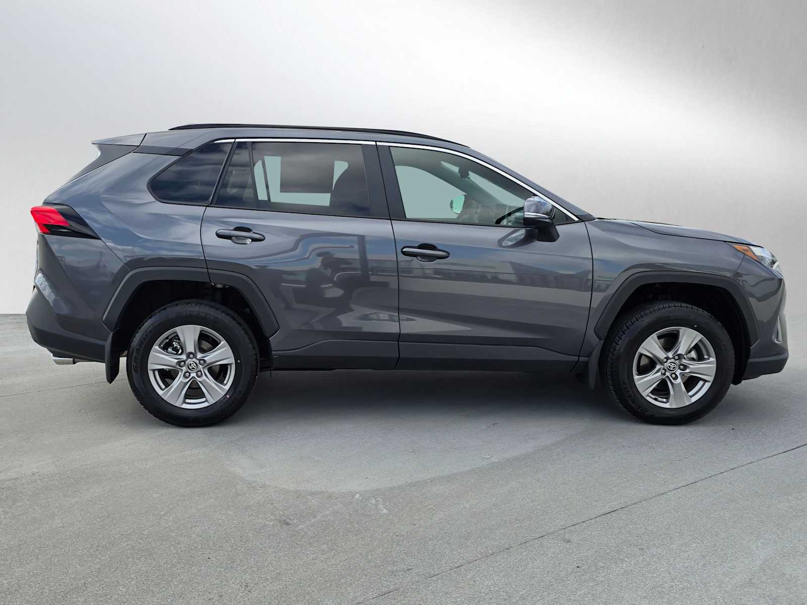 2025 Toyota RAV4 XLE photo 2