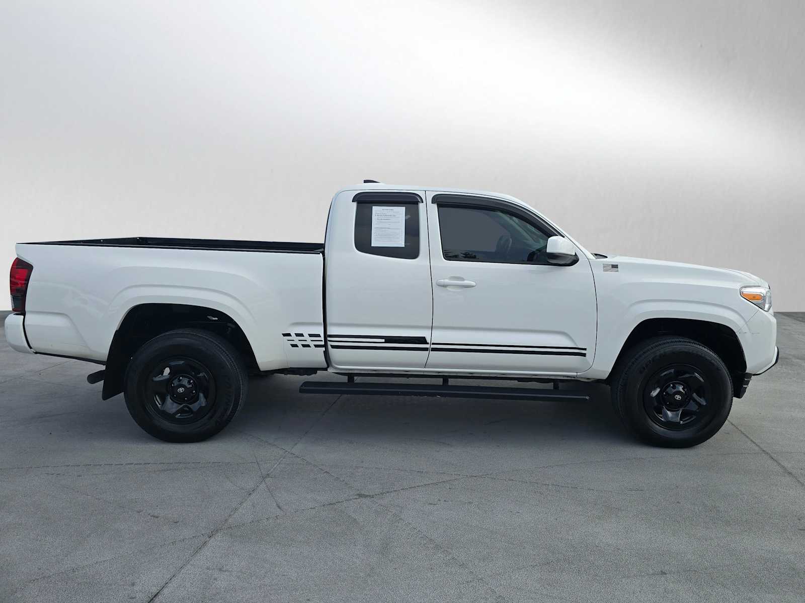 2022 Toyota Tacoma SR Access Cab photo 2