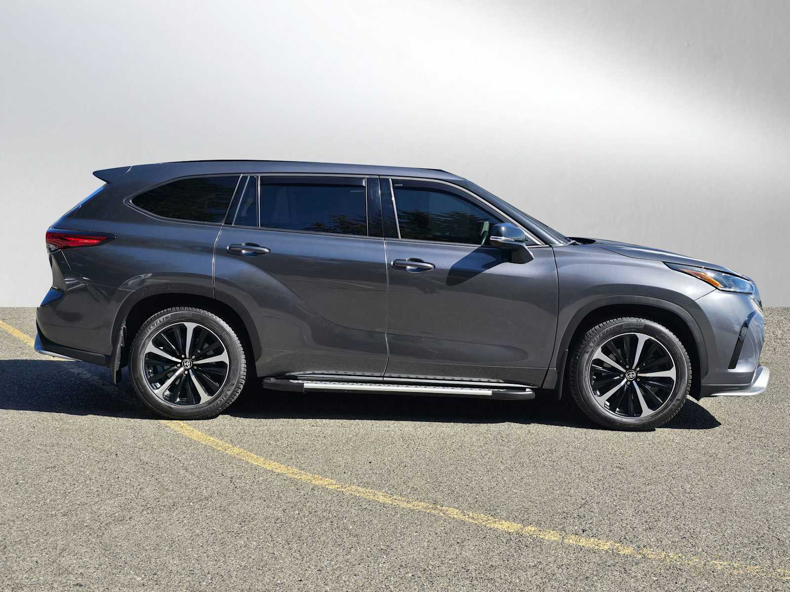 2022 Toyota Highlander XSE photo 2