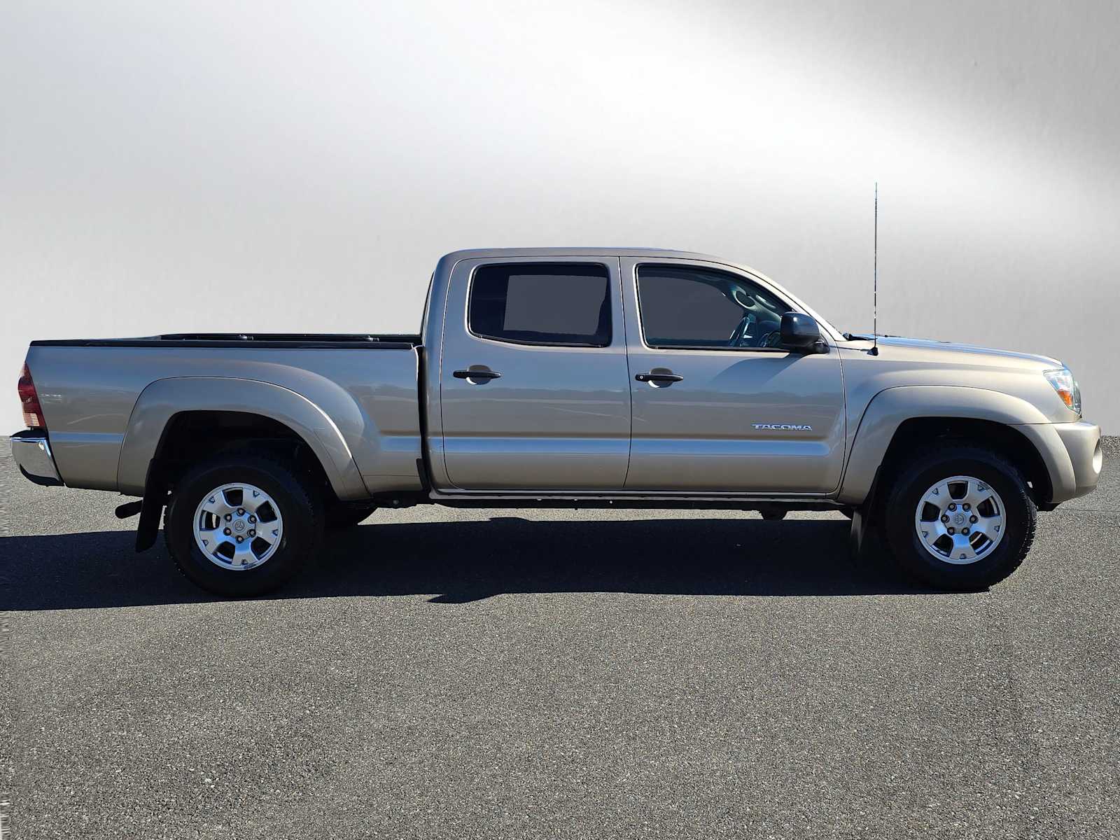 2008 Toyota Tacoma Base V6 photo 2