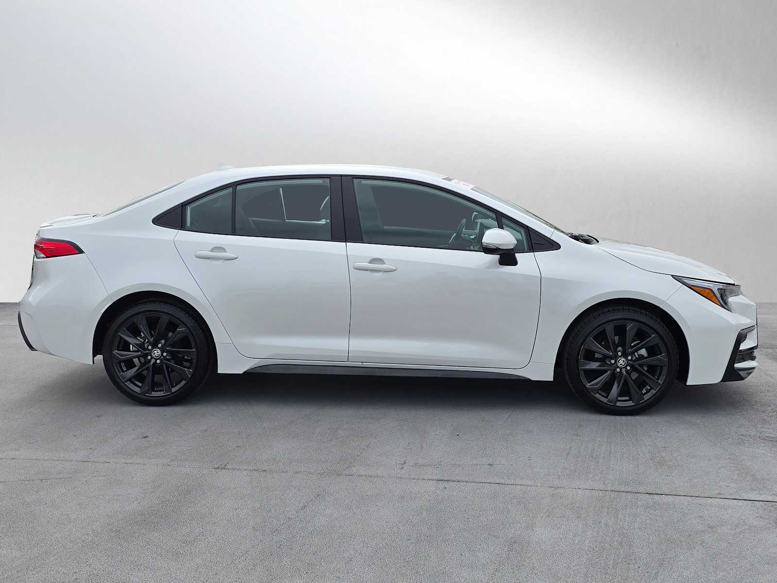 2025 Toyota Corolla SE photo 2