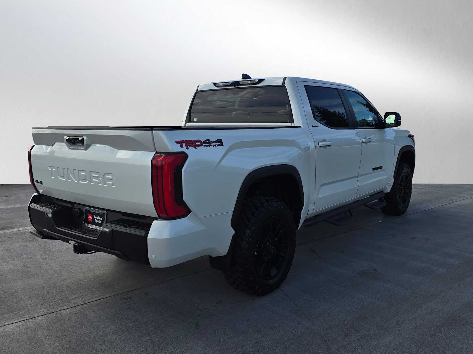 2024 Toyota Tundra Limited CrewMax photo 3