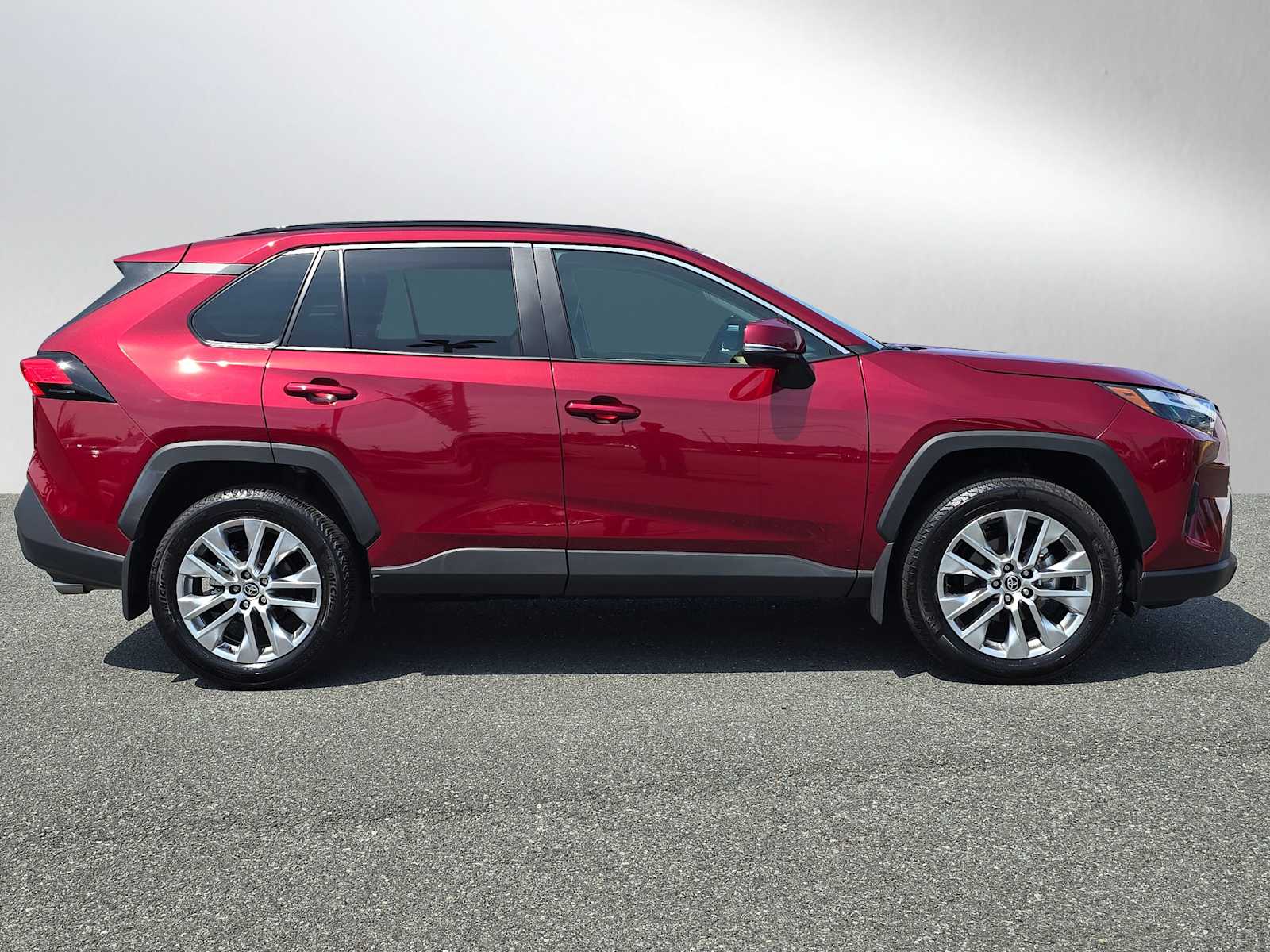 2025 Toyota RAV4 XLE Premium photo 2