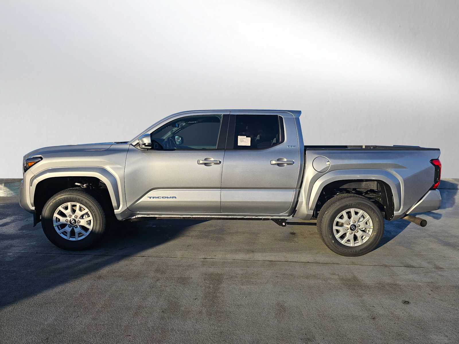 2024 Toyota Tacoma SR5 Double Cab photo 4