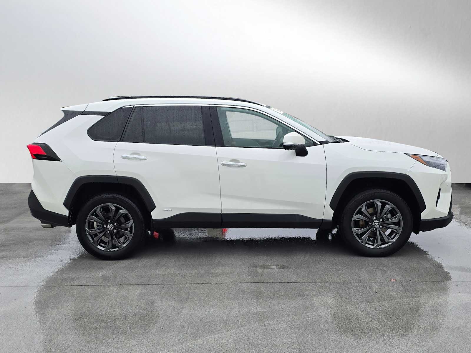 2022 Toyota RAV4 Hybrid Limited photo 2