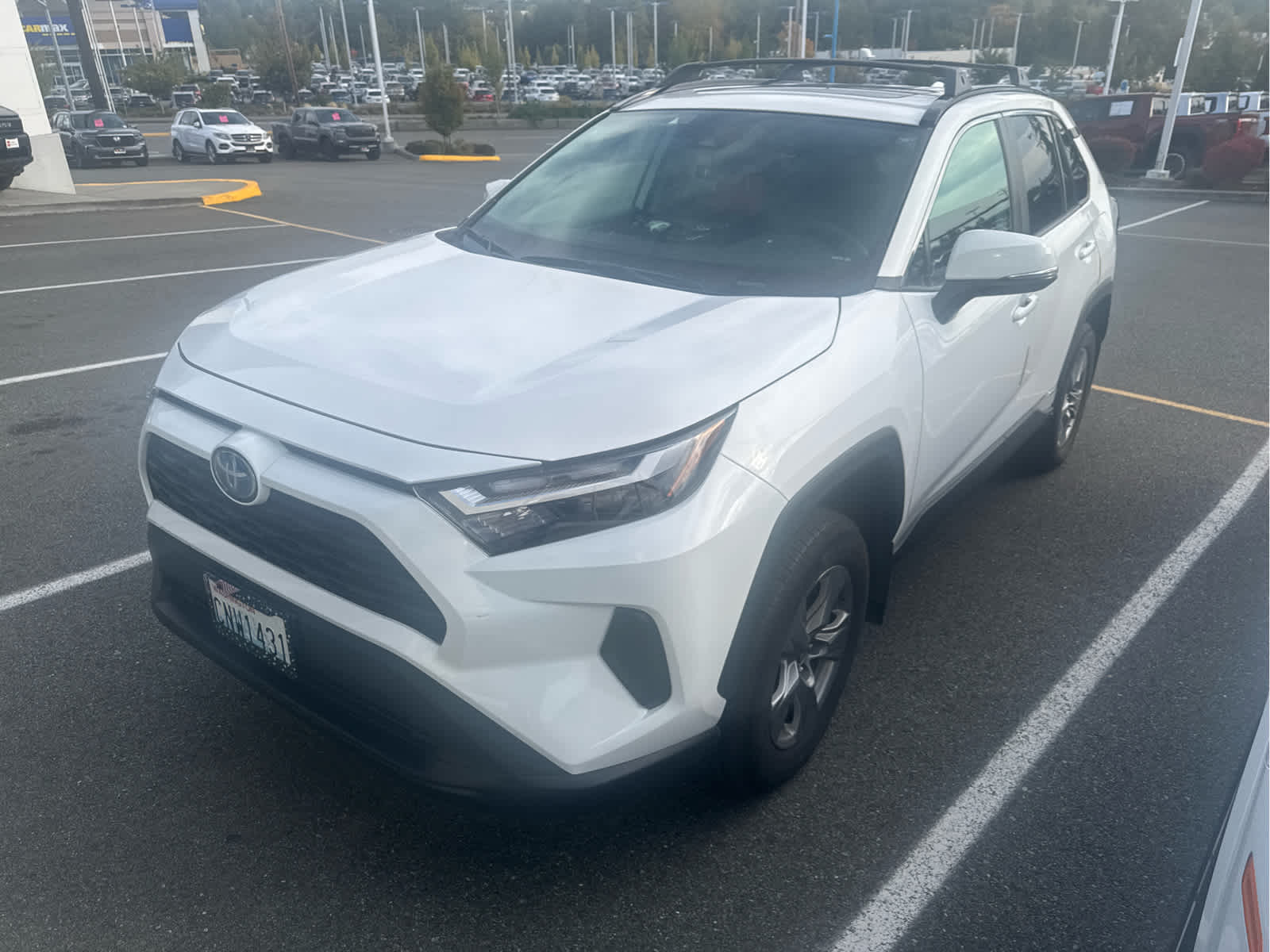 2024 Toyota RAV4 Hybrid XLE photo 2