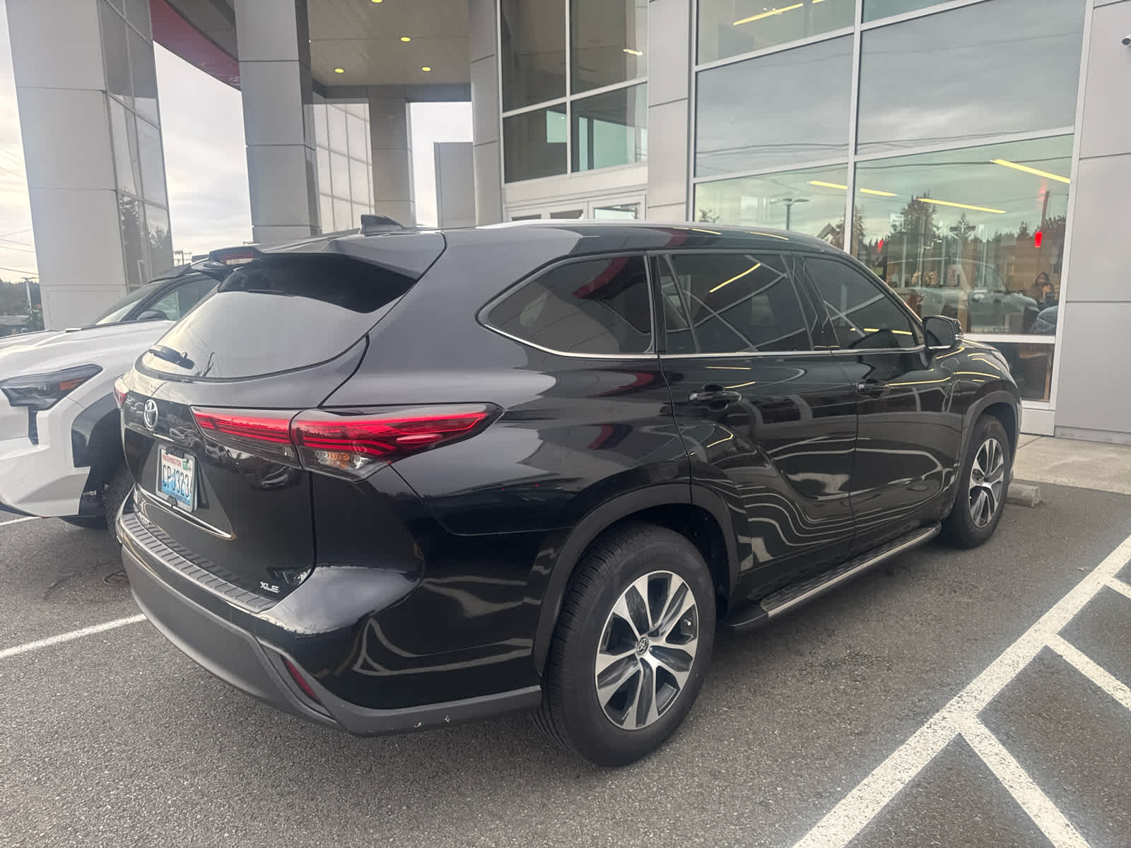 2022 Toyota Highlander XLE photo 3