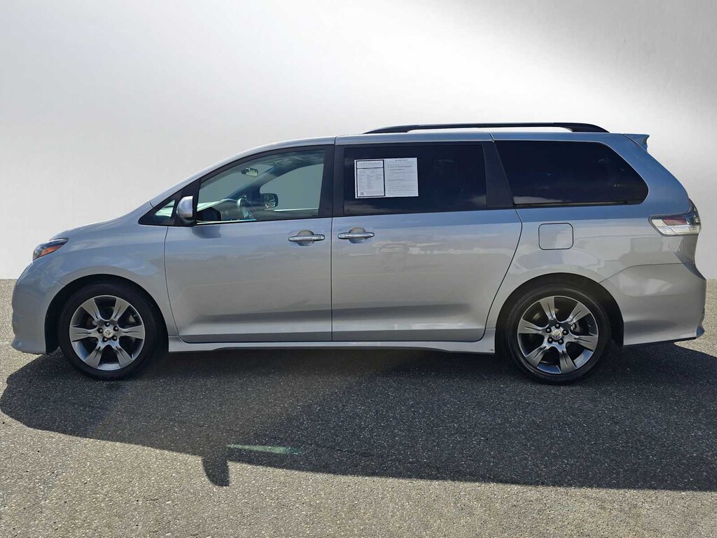 Used 2016 Toyota Sienna SE 8 Passenger Van