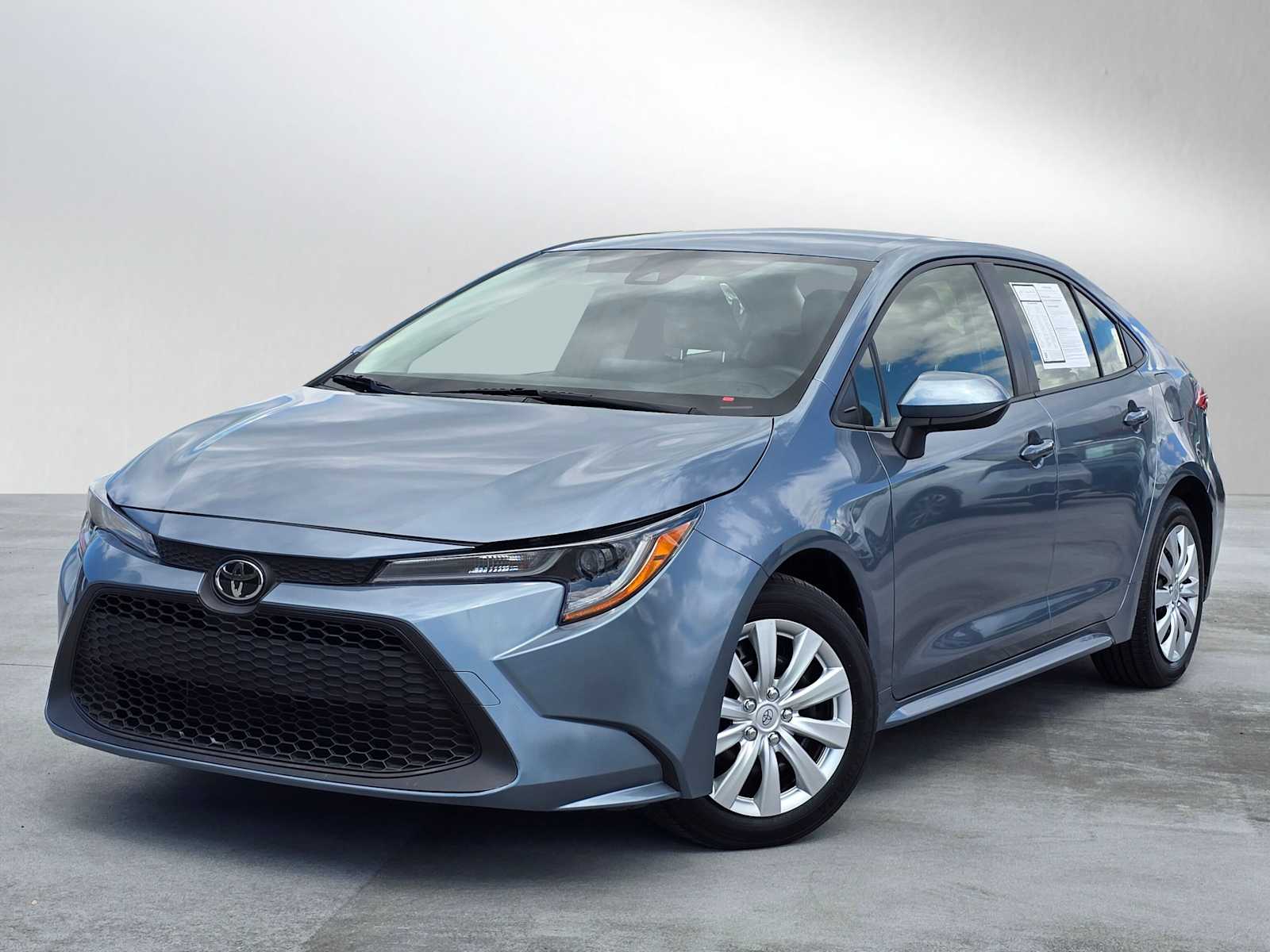2022 Toyota Corolla LE photo 2