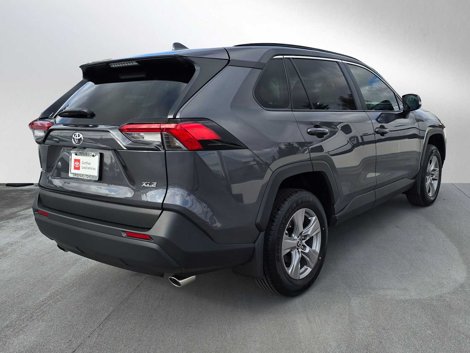 2025 Toyota RAV4 XLE photo 3