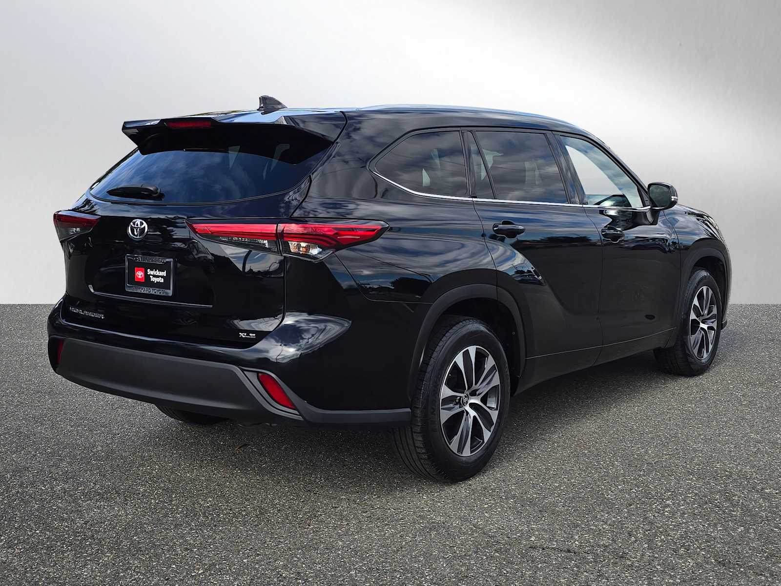 2020 Toyota Highlander XLE photo 3