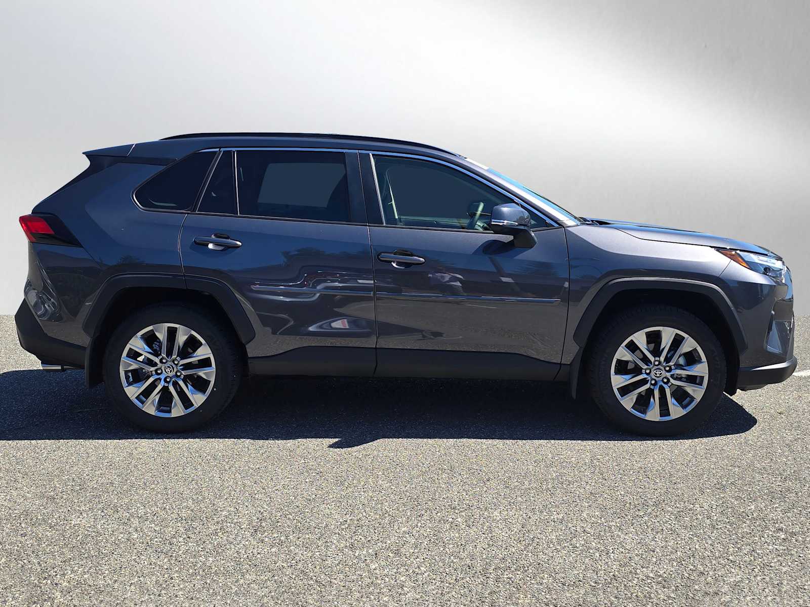 2025 Toyota RAV4 XLE Premium photo 2