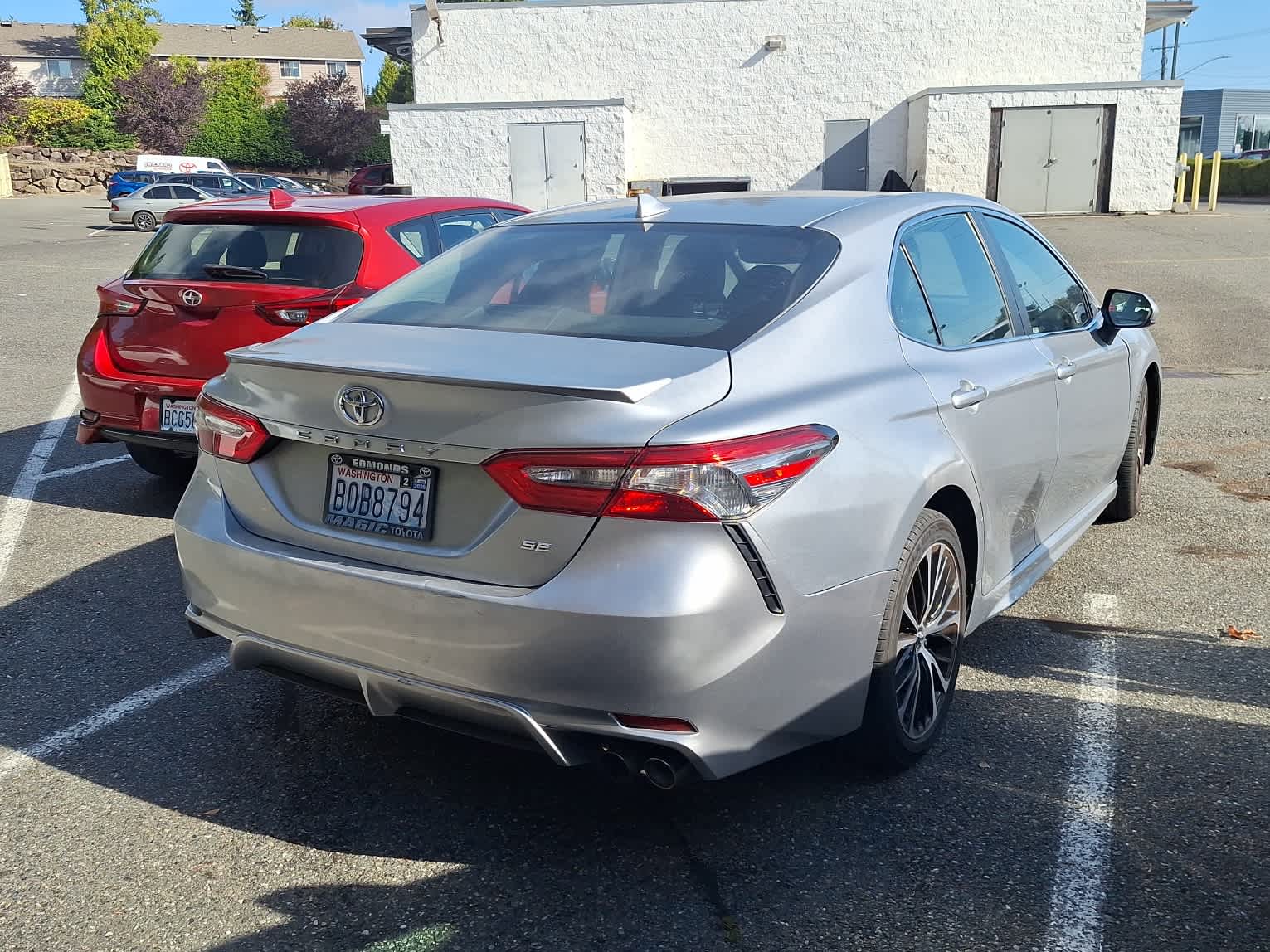 2019 Toyota Camry SE photo 3
